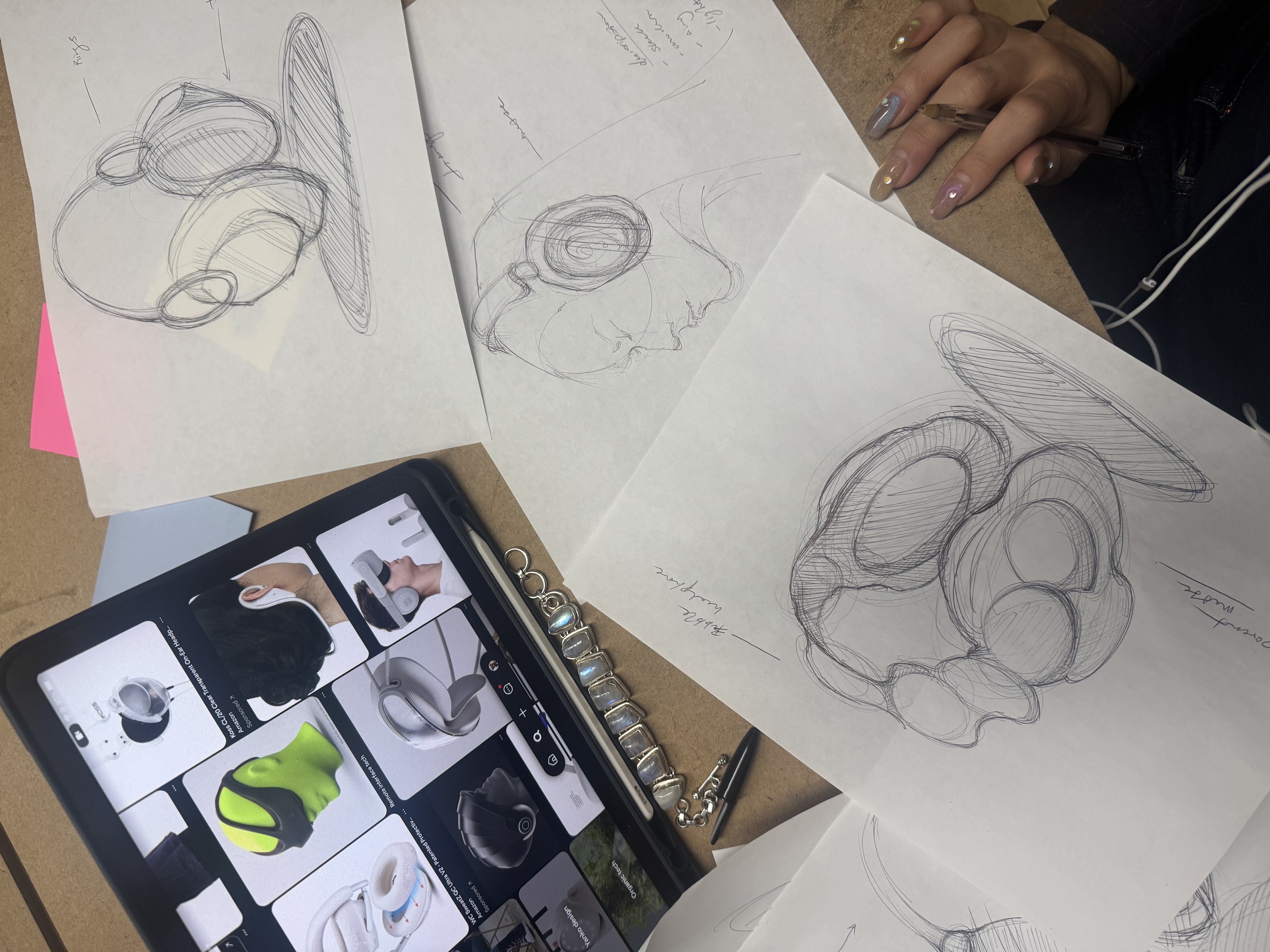 Headphone sketch — bubble and organic form